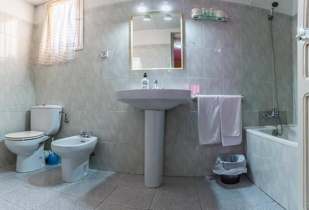 Hostal Urgell Balaguer Exterior foto